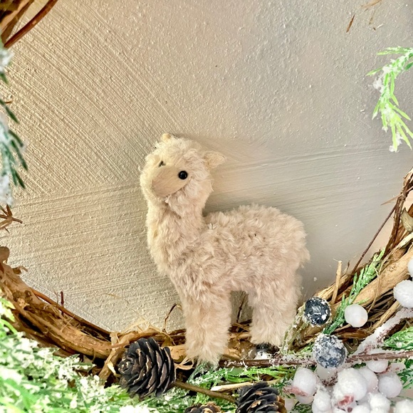 Winter wonderland snow lama wreath! - Picture 8 of 9